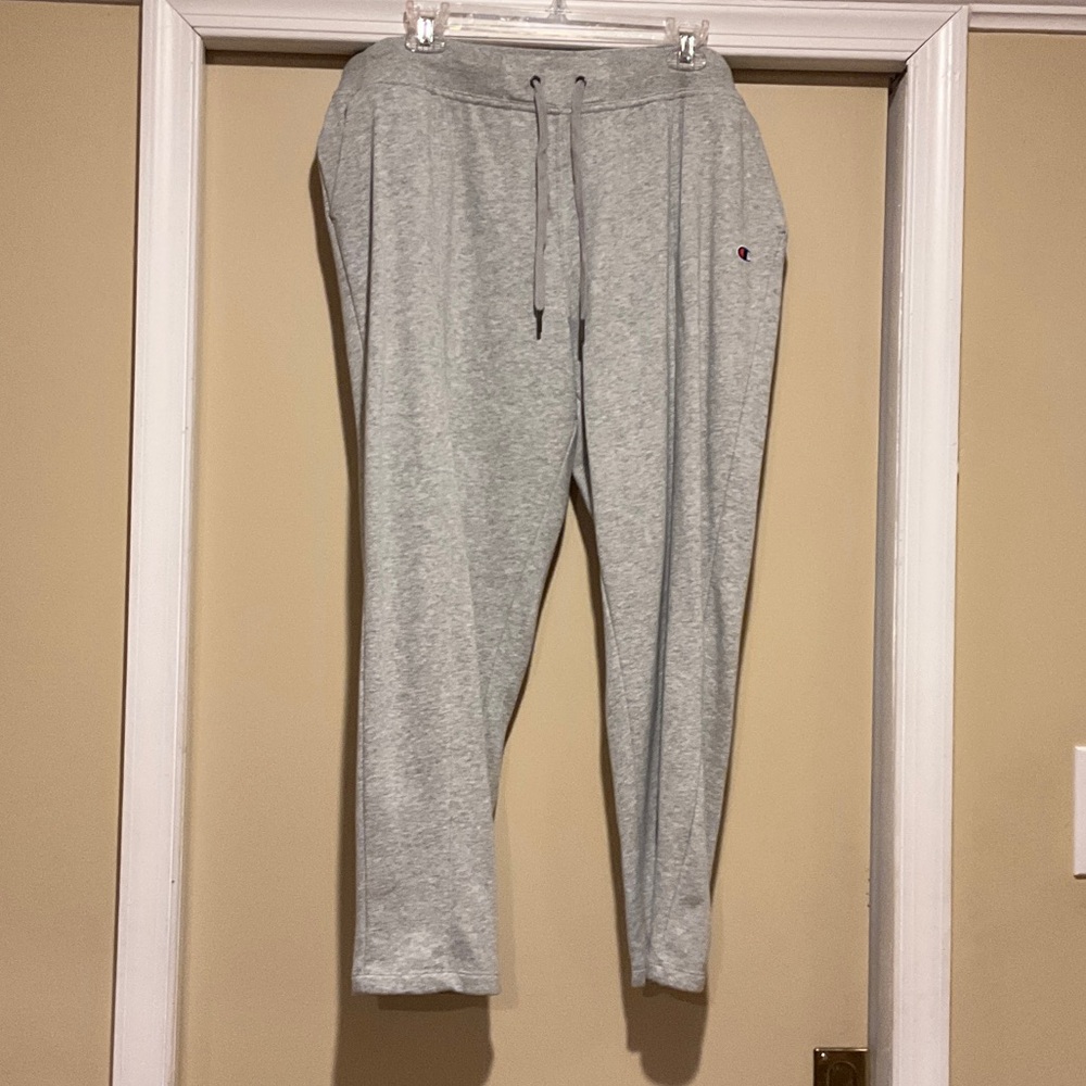 Champion Woman's Light Gray Joggers with pockets and drawstring waist XL